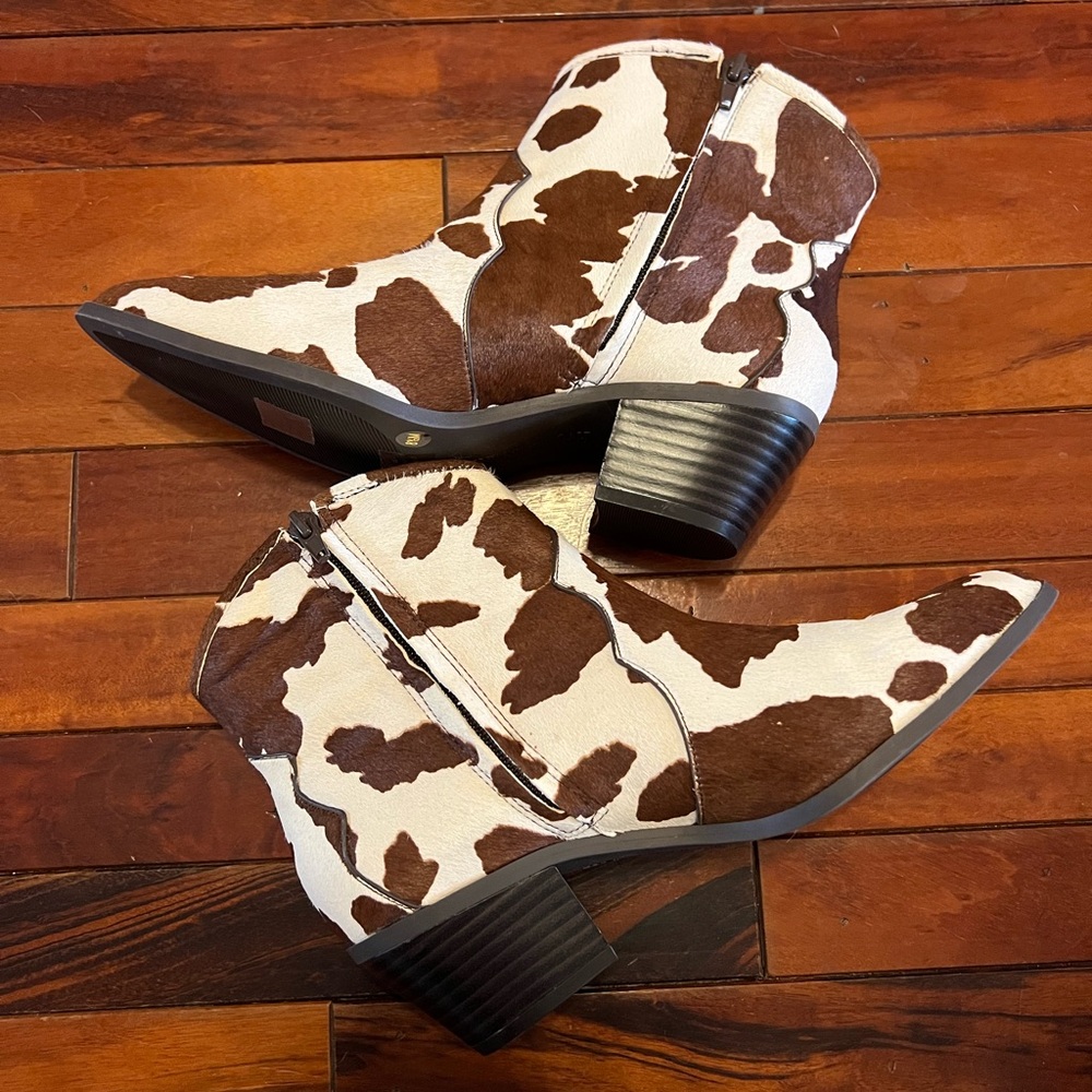 INC International Concepts Cow Print Ankle Boots 8.5 - Picture 2 of 4